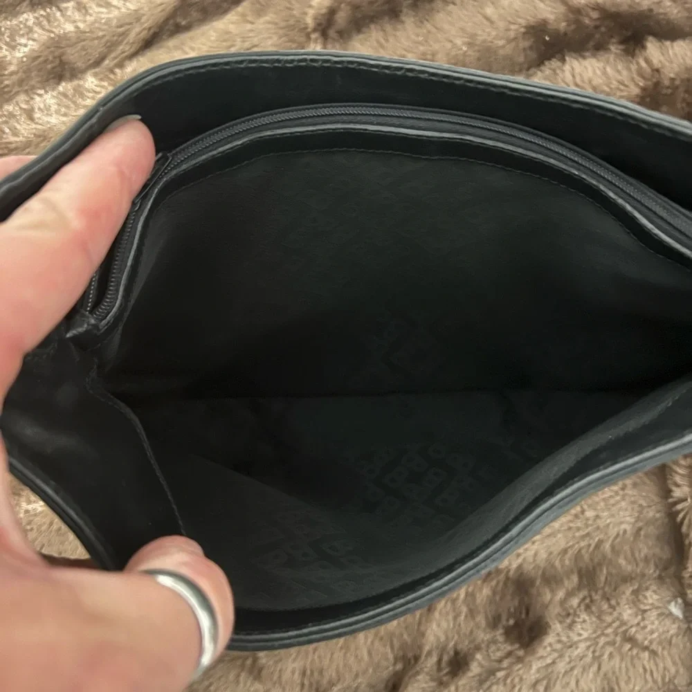 Bally Vintage Black Leather Shoulder Bag with Rubber Bottom - Picture 5 of 10